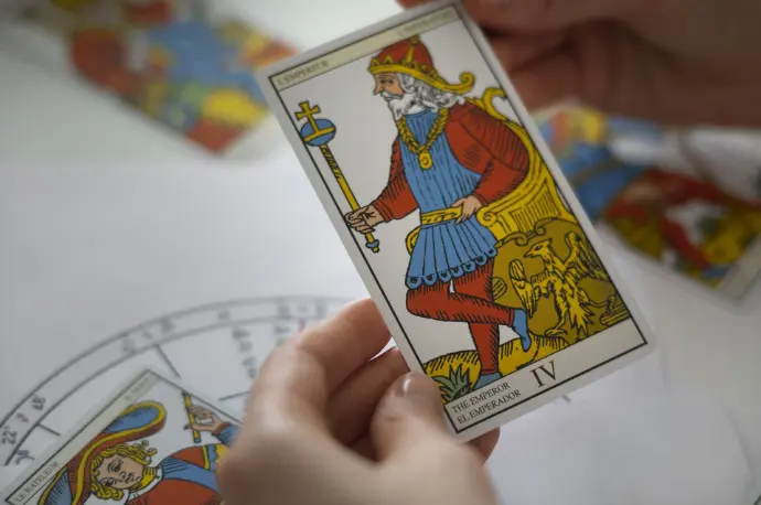 Carta de El Emperador Tarot
